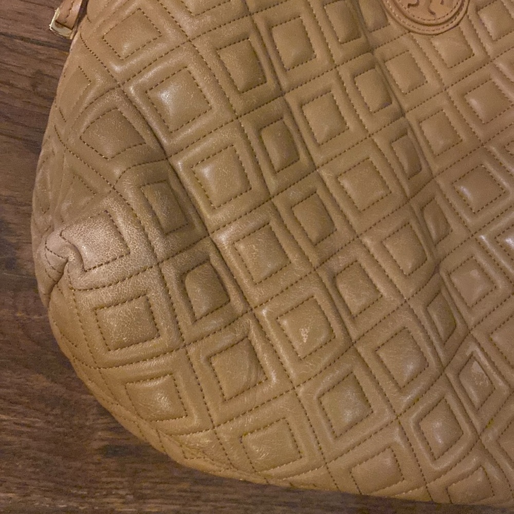Tory Burch Tan Gold Quilted Shoulder Bag - Picture 2 of 11